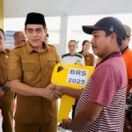 DPKP Parimo Serahkan Bantuan Rumah Khusus dan Swadaya ke Warga Torue