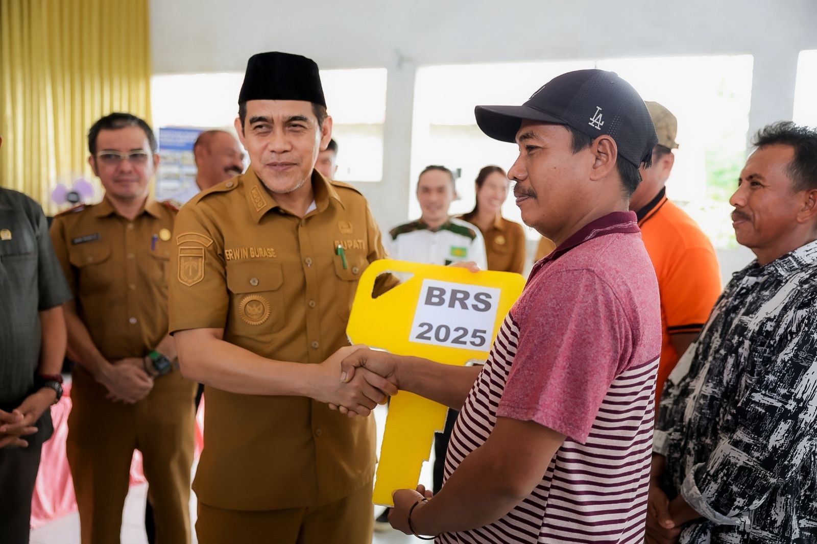 DPKP Parimo Serahkan Bantuan Rumah Khusus dan Swadaya ke Warga Torue