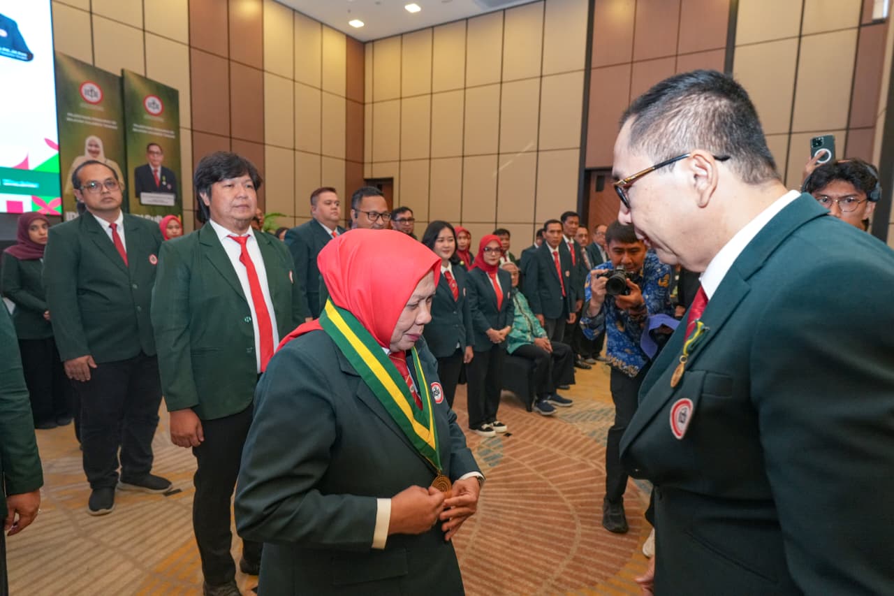 Dilantik Jadi Ketua IDI Sulteng, dr. Reny Lamadjido Dorong Akses Kesehatan Merata