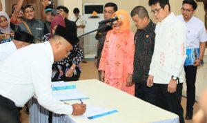 Lantik 132 Kepsek, Bupati Parimo Tekankan Kepemimpinan Berlegitimasi dan Tanggung Jawab