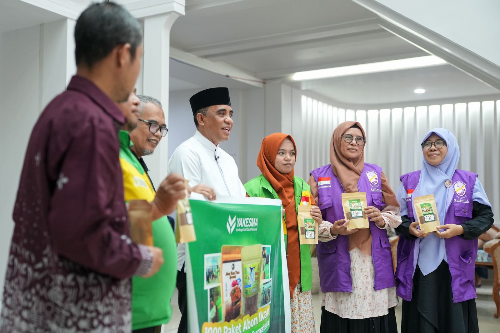 Abon Ikan untuk Korban Banjir Aceh-Sumatera, Gubernur Sulteng Lepas Relawan Kemanusiaan