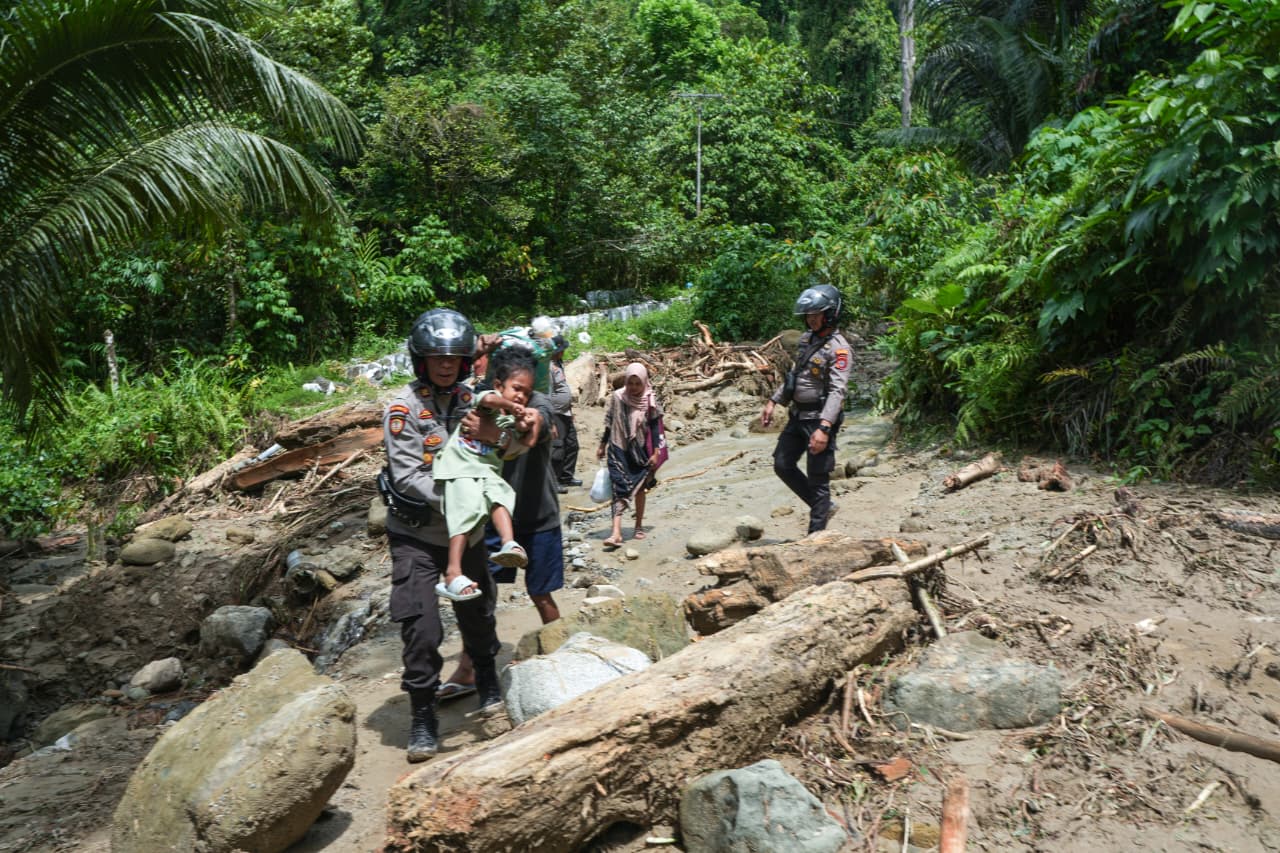 Akses Terputus dan Ratusan KK Terdampak, Pemprov Sulteng Fokus Pemulihan Banjir Donggala