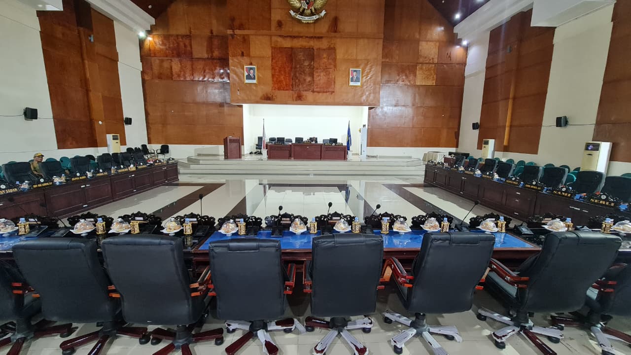 Hanya 13 Anggota Hadir, Paripurna DPRD Parimo Terpaksa Ditunda