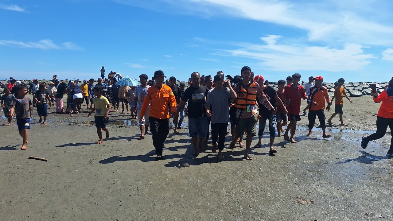 Bocah 10 Tahun Tenggelam di Pantai Leok Buol Ditemukan Meninggal DuniaBocah 10 Tahun Tenggelam di Pantai Leok Buol Ditemukan Meninggal Dunia