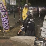 Genangan Ganggu Aktivitas Warga Makassar, 40 Personel Dikerahkan ke Lokasi