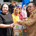 Bupati Banggai Tanggung Selisih Harga, Pasar Murah Beri Diskon Langsung untuk Warga