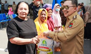 Bupati Banggai Tanggung Selisih Harga, Pasar Murah Beri Diskon Langsung untuk Warga
