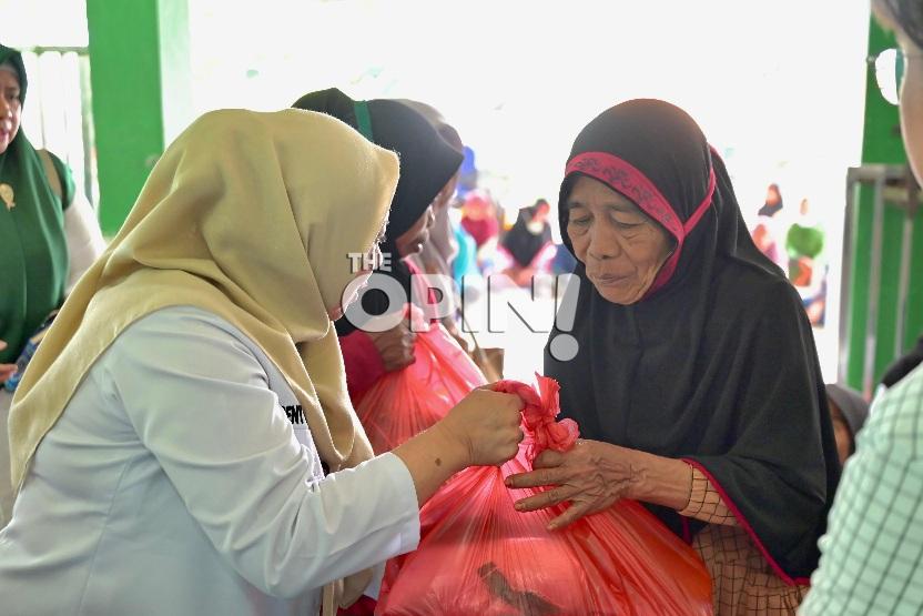 Warga Desa Terpencil Terima 439 Paket Sembako dari Program THR