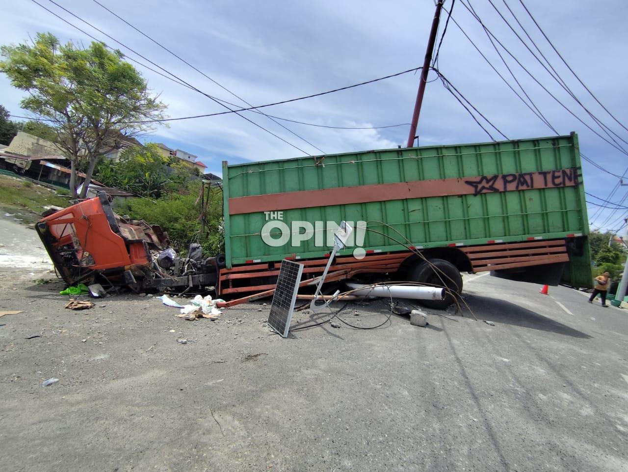 Rem Blong di Turunan Lemuru, Sopir Truk Asal Maros Tewas Usai Kendaraan Terguling