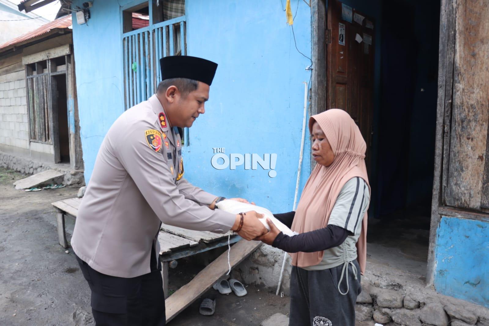 Aksi Sosial Ramadan, Kapolres Parimo Salurkan 1 Ton Beras untuk Warga