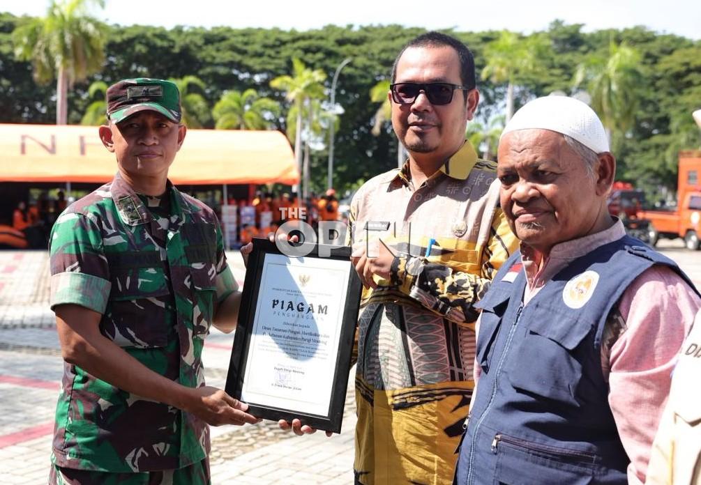 Bantu Penanganan Karhutla, Dinas TPHP Parimo Terima Penghargaan
