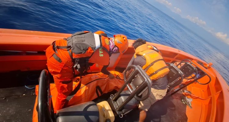 Nelayan 61 Tahun yang Hilang di Teluk Tomini Ditemukan Meninggal di Atas Perahunya Nelayan 61 Tahun yang Hilang di Teluk Tomini Ditemukan Meninggal di Atas Perahunya