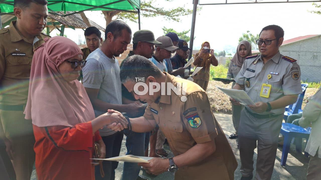 Wali Kota Palu Serahkan 180 Sertifikat Huntap Balaroa