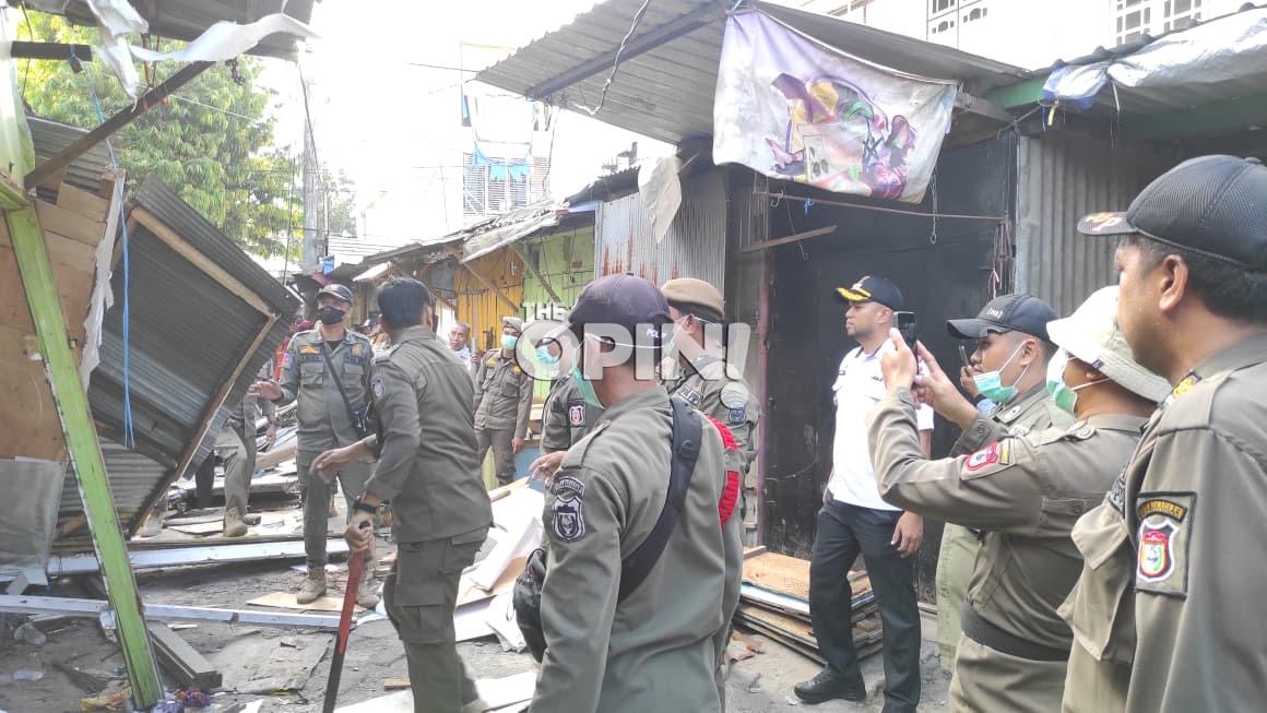 Pemkot Makassar Tertibkan Lapak PKL yang Ganggu Akses Puskesmas Tabaringan