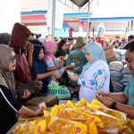 Wagub Idah Pastikan Pasar Murah Bersubsidi Bantu Warga Transmigran Taluditi