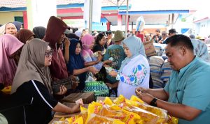 Wagub Idah Pastikan Pasar Murah Bersubsidi Bantu Warga Transmigran Taluditi