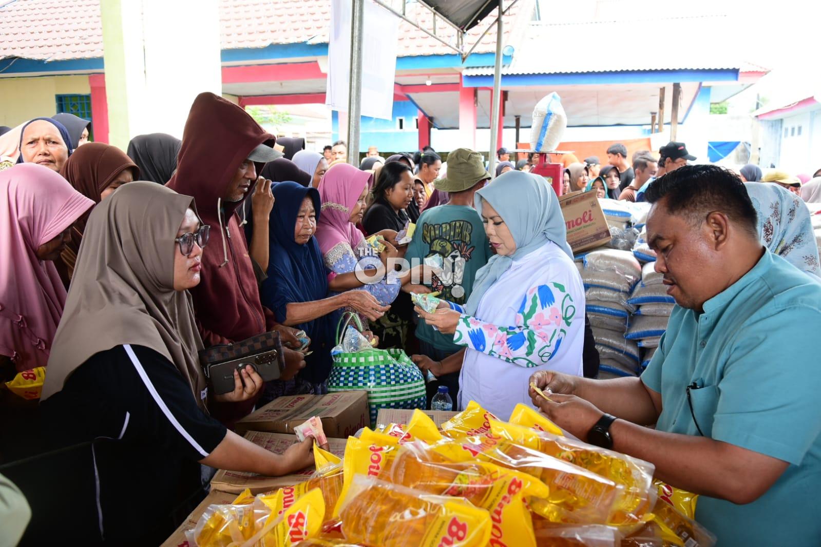 Wagub Idah Pastikan Pasar Murah Bersubsidi Bantu Warga Transmigran Taluditi