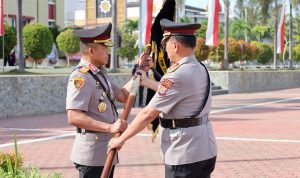 Serah Terima Pataka Wira Dharma Brata Tandai Awal Kepemimpinan Baru di Polda Sulteng Serah Terima Pataka Wira Dharma Brata Tandai Awal Kepemimpinan Baru di Polda Sulteng