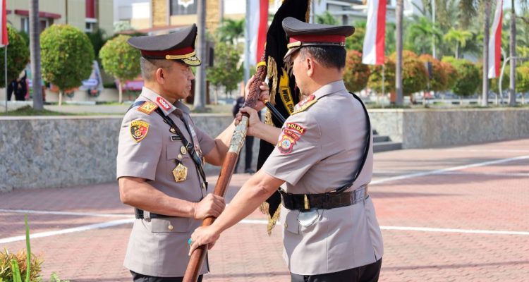 Serah Terima Pataka Wira Dharma Brata Tandai Awal Kepemimpinan Baru di Polda Sulteng