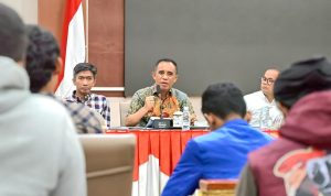 Anwar Hafid Siap Libatkan Buruh dan Mahasiswa Awasi Persoalan Ketenagakerjaan Anwar Hafid Siap Libatkan Buruh dan Mahasiswa Awasi Persoalan Ketenagakerjaan