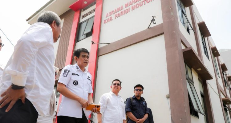 Bupati Erwin Burase Cek Asrama Mahasiswa Parimo di Palu