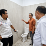 Tindaklanjuti Keluhan Warga, Bupati Parimo Tinjau Kerusakan WC di Puskesmas Sausu