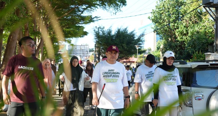 Aksi Plogging Hari Lingkungan Hidup, Kumpulkan 140 Kg Sampah di Makassar