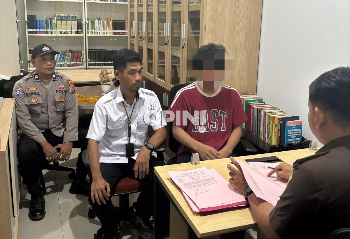 Tahap II, Reskrim Polsek Batui Serahkan Tersangka Penganiayaan ke Kejari Banggai