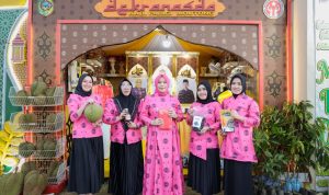 Dekranasda Parimo Promosikan Motif Bomba Saga pada Pameran MTQ Sulteng di Sigi Dekranasda Parimo Promosikan Motif Bomba Saga pada Pameran MTQ Sulteng di Sigi