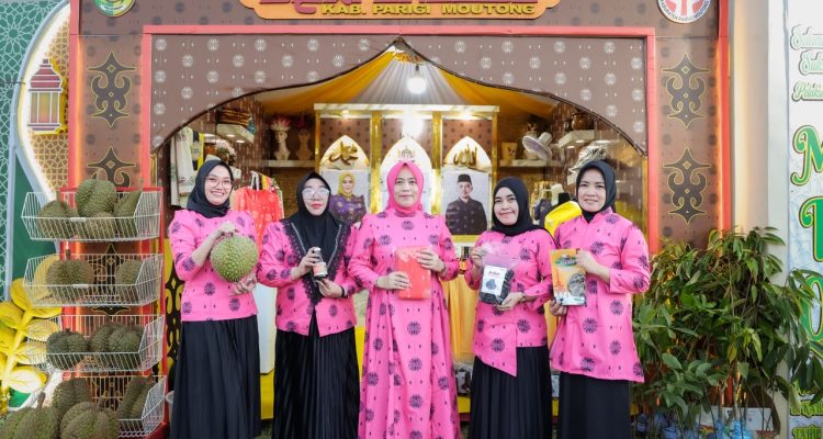Dekranasda Parimo Promosikan Motif Bomba Saga pada Pameran MTQ Sulteng di Sigi