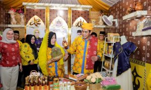 Bupati Erwin Apresiasi Peran Dekranasda Parimo Mempromosikan Produk Lokal ke Luar Daerah