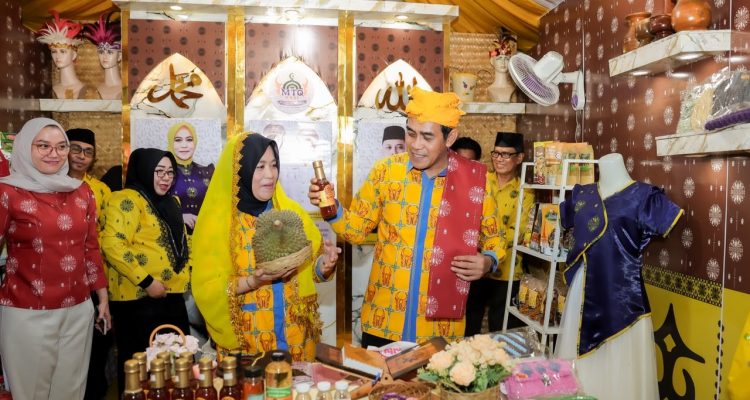 Bupati Erwin Apresiasi Peran Dekranasda Parimo Mempromosikan Produk Lokal ke Luar Daerah
