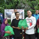 Sambut Hari Bhayangkara, Polda Sulteng Gandeng Komunitas Otomotif Salurkan Bansos di Sigi