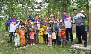 Polda Sulteng Gendeng BTA Salurkan 110 Paket Sembako untuk Warga Desa Bale Polda Sulteng Gendeng BTA Salurkan 110 Paket Sembako untuk Warga Desa Bale