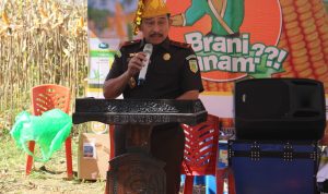 Kajati Sulteng Ajak Petani Optimalkan Lahan Produktif untuk Ketahanan Pangan Kajati Sulteng Ajak Petani Optimalkan Lahan Produktif untuk Ketahanan Pangan