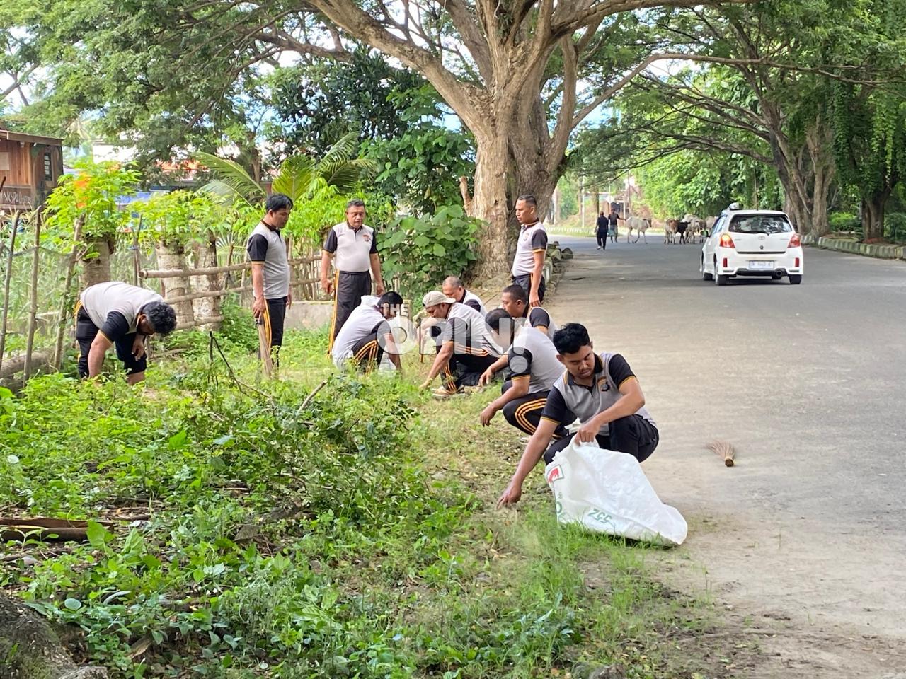 Hari Bhayangkara ke-80, Polres Parimo Perkuat Kedekatan dengan Warga Lewat Aksi Bersih Pasar