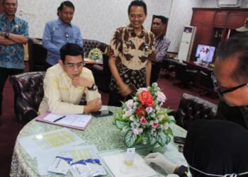 Bupati Parimo Jalani Tes Urin, Tegaskan Komitmen Cegah Penyalahgunaan Narkoba