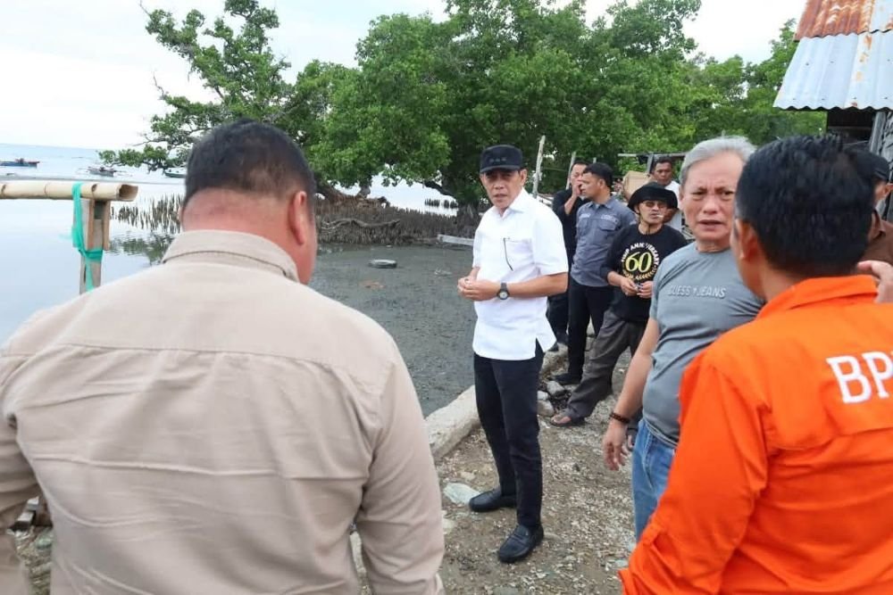 Bupati Parimo Perintahkan Penanganan Cepat Abrasi Pantai Palasa
