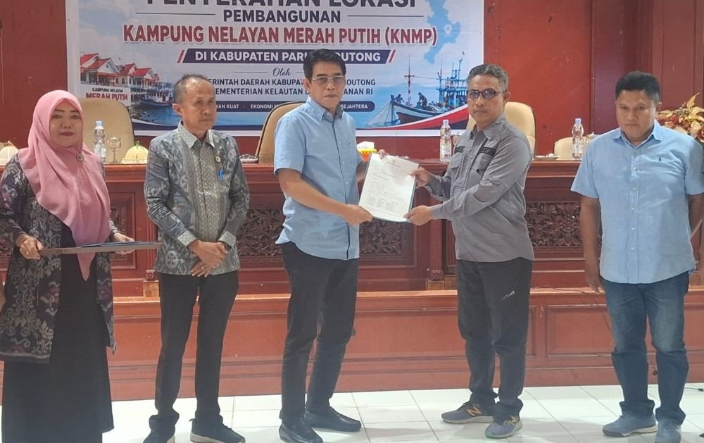Serahkan Lokasi Program KNPM, Bupati Erwin: Pembangunan Harus Dimulai dari Desa Pesisir