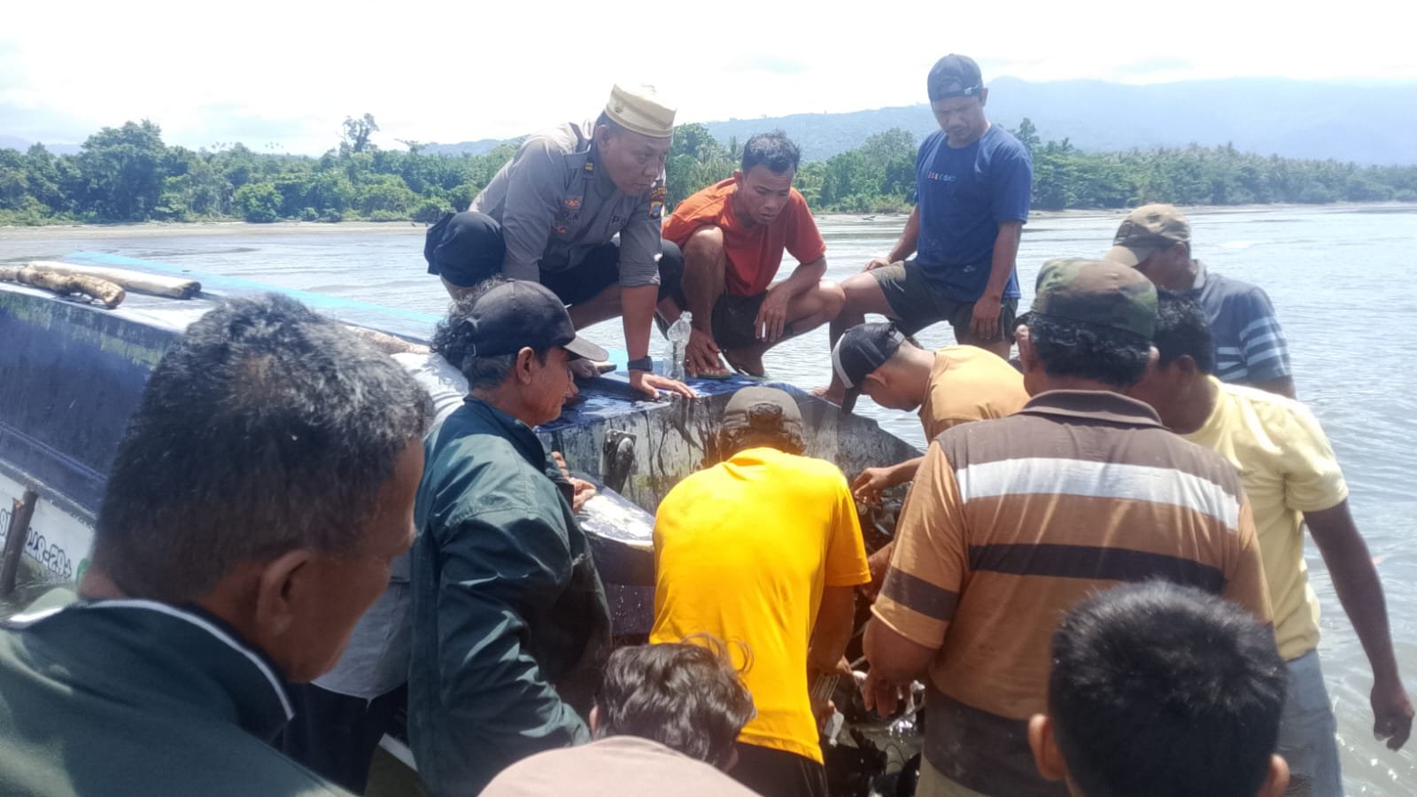 Speedboat Mister UN Ditemukan Tanpa Awak di Pesisir Parimo, Satu Nahkoda Masih Hilang