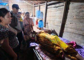 Polsek Lamala Evakuasi Pencari Ikan yang Ditemukan Meninggal di Pantai Binotik