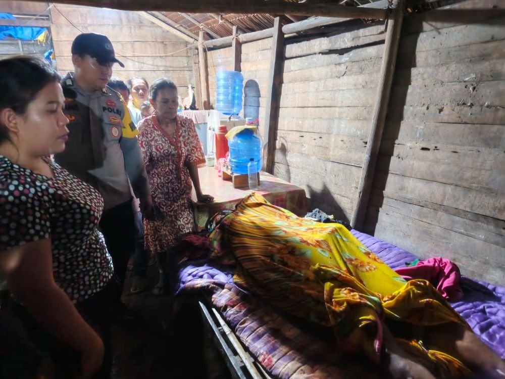 Polsek Lamala Evakuasi Pencari Ikan yang Ditemukan Meninggal di Pantai Binotik