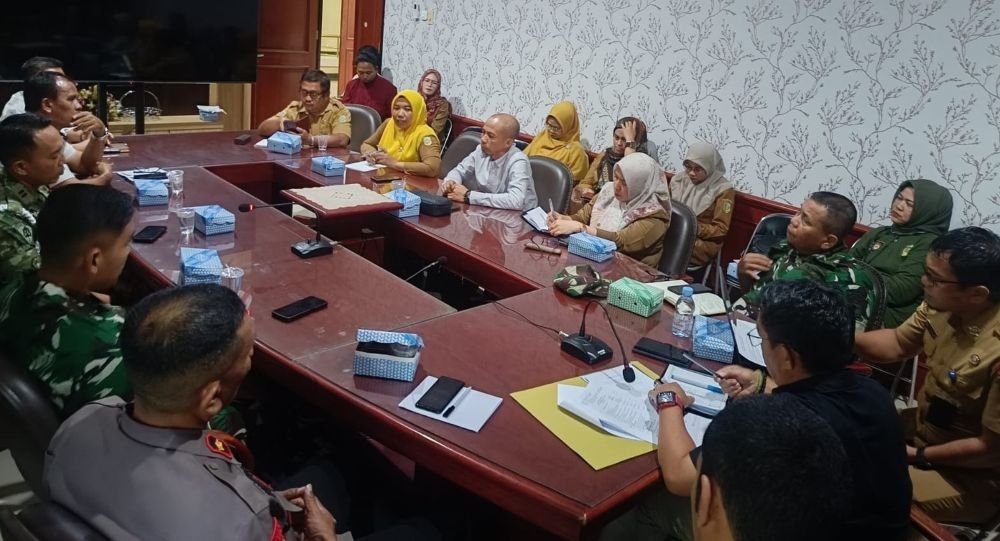 TNI dan Polri Bertukar Tugas pada Upacara HUT ke-81 RI di Parimo