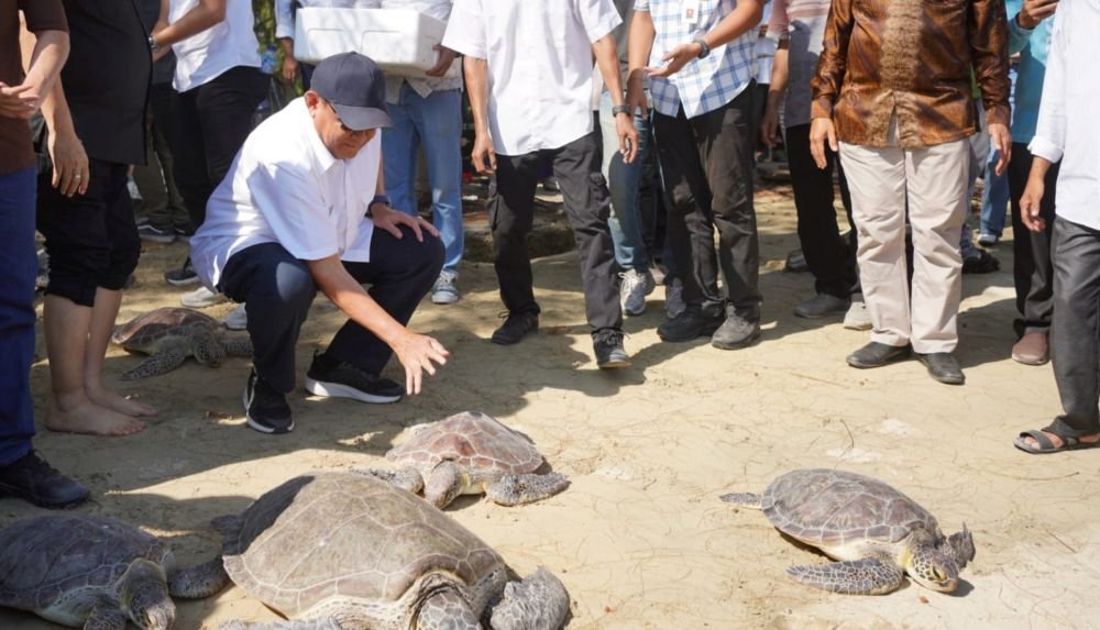 Gusnar dan Reda Ajak Warga Jaga Alam, Tanamkan Kepedulian Sejak Dini