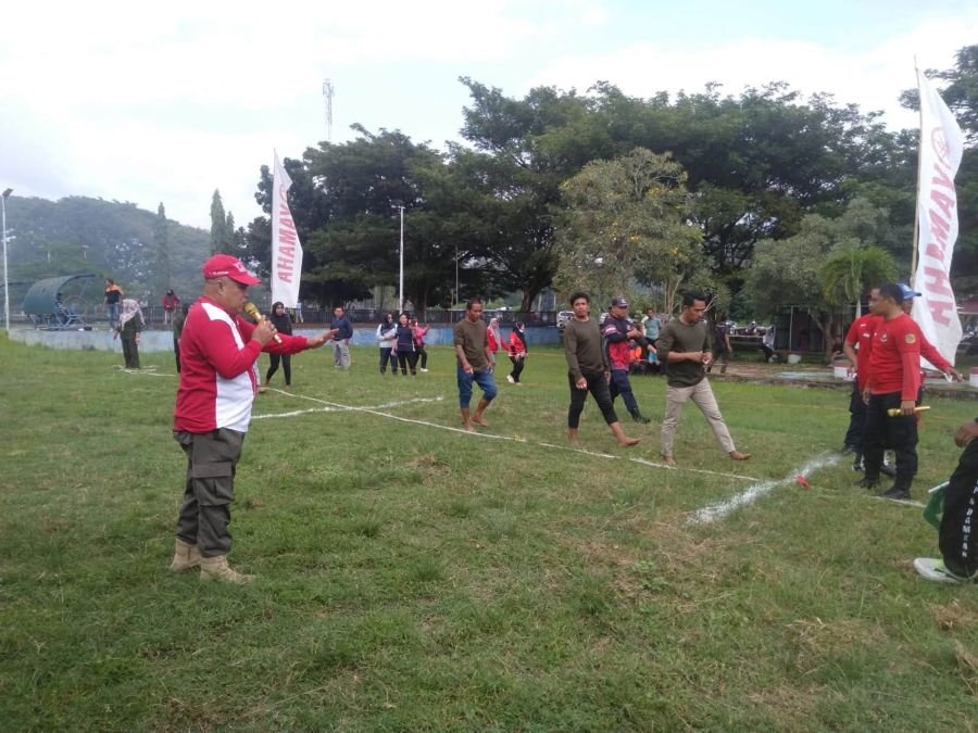 Tarik Tambang Antar-OPD Meriahkan HUT ke-81 Kemerdekaan RI di Parimo