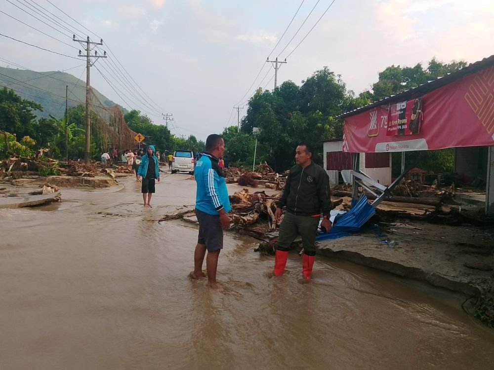Banjir Bandang Avolua Rendam Puluhan Rumah, 12 KK Mengungsi