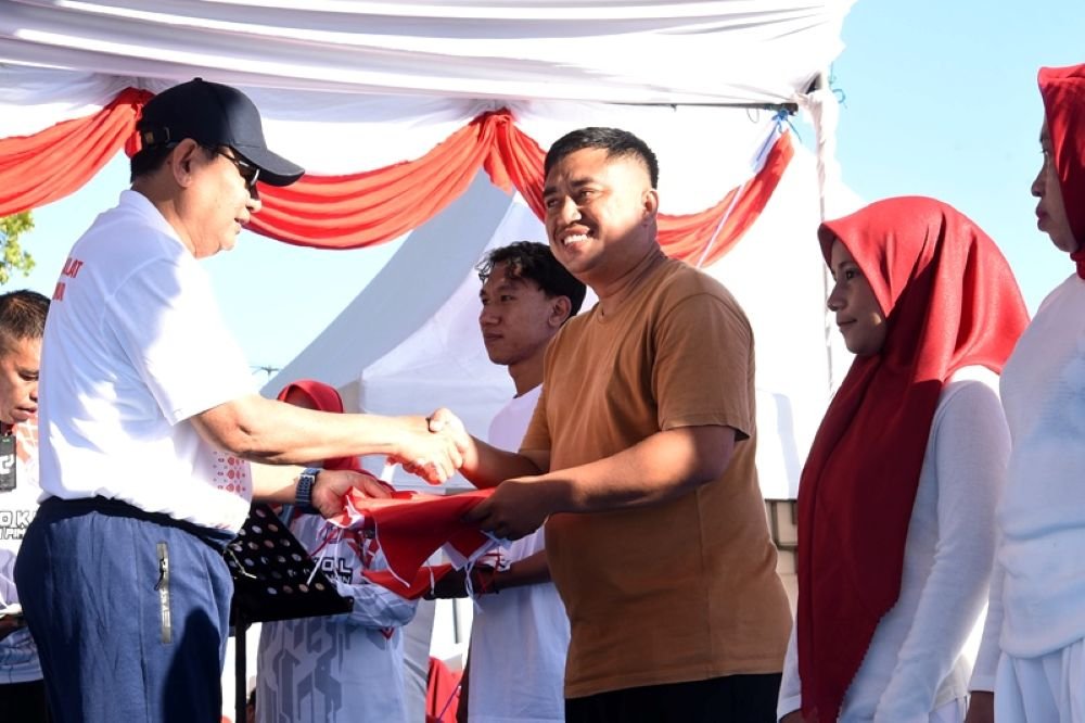 Gubernur Gorontalo Ajak ASN Berbagi Bendera Merah Putih Semarakkan HUT ke-81 RI