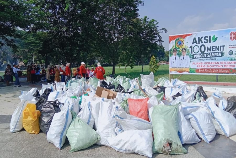 Aksi 100 Menit Pungut Sampah, Gerakan Bersih Serentak di Parimo