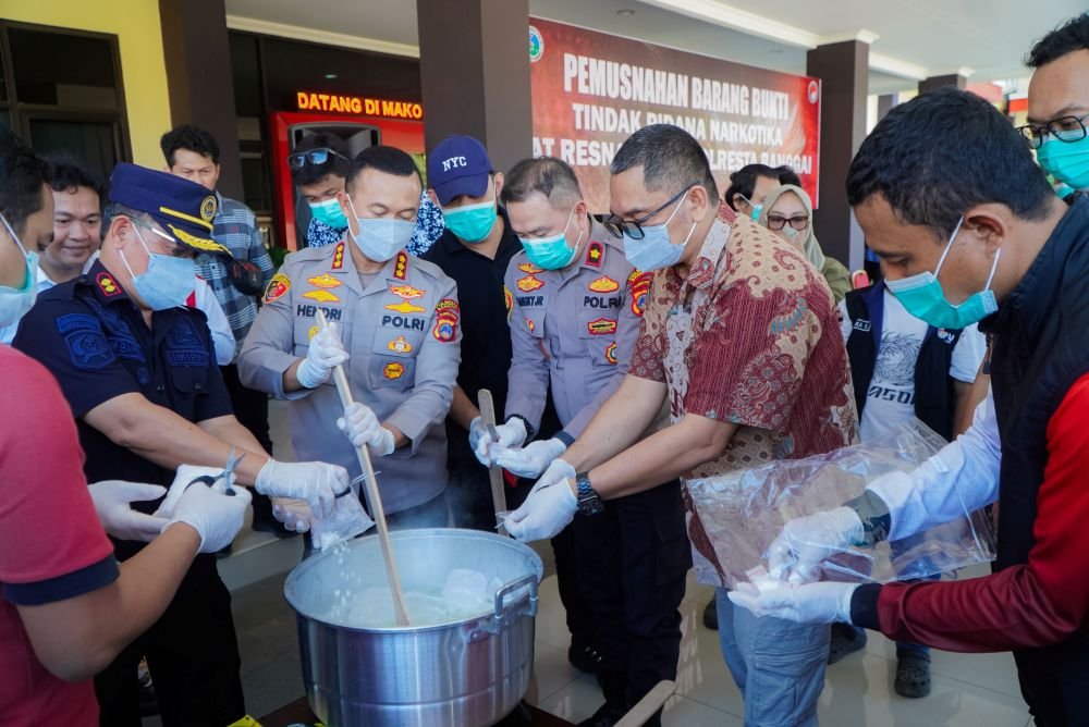 Polresta Banggai Ungkap 75 Kasus Narkoba, Musnahkan 985 Gram Sabu dan Ribuan Obaya
