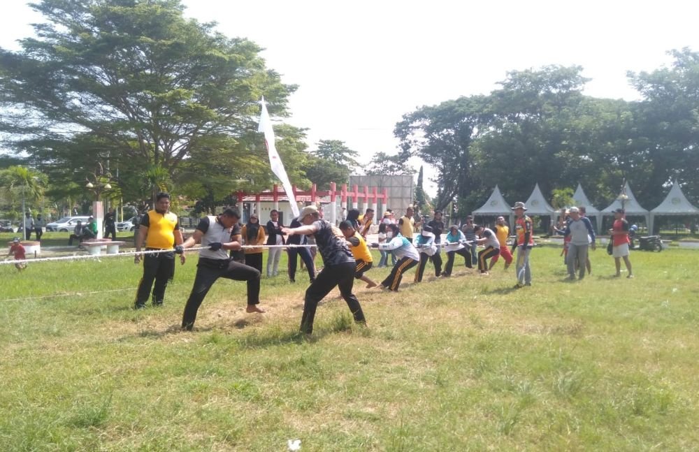 Dinas TPHP Parimo Juara Tarik Tambang HUT ke-81 RI, Tekuk Polres di Partai Final